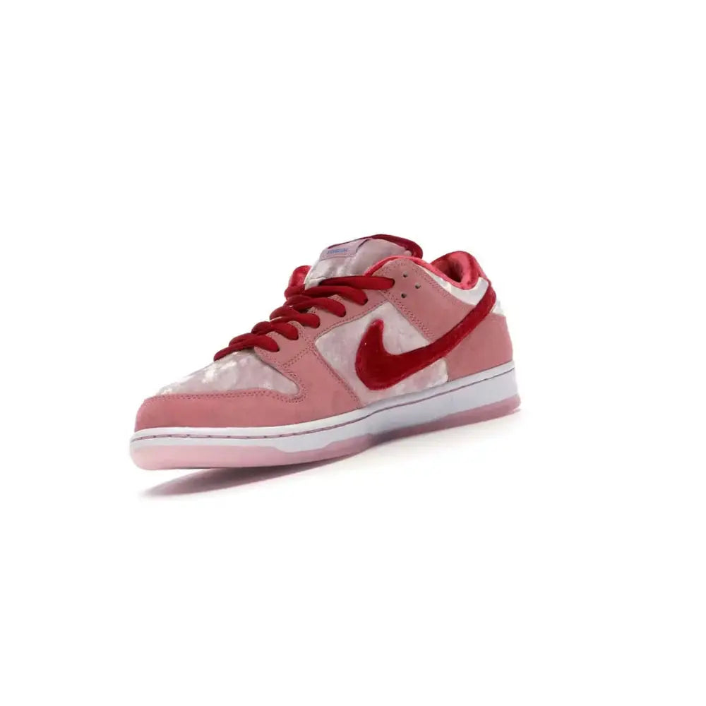 Dunk Low SB Strangelove Rouge Rose NEUTRAL.co