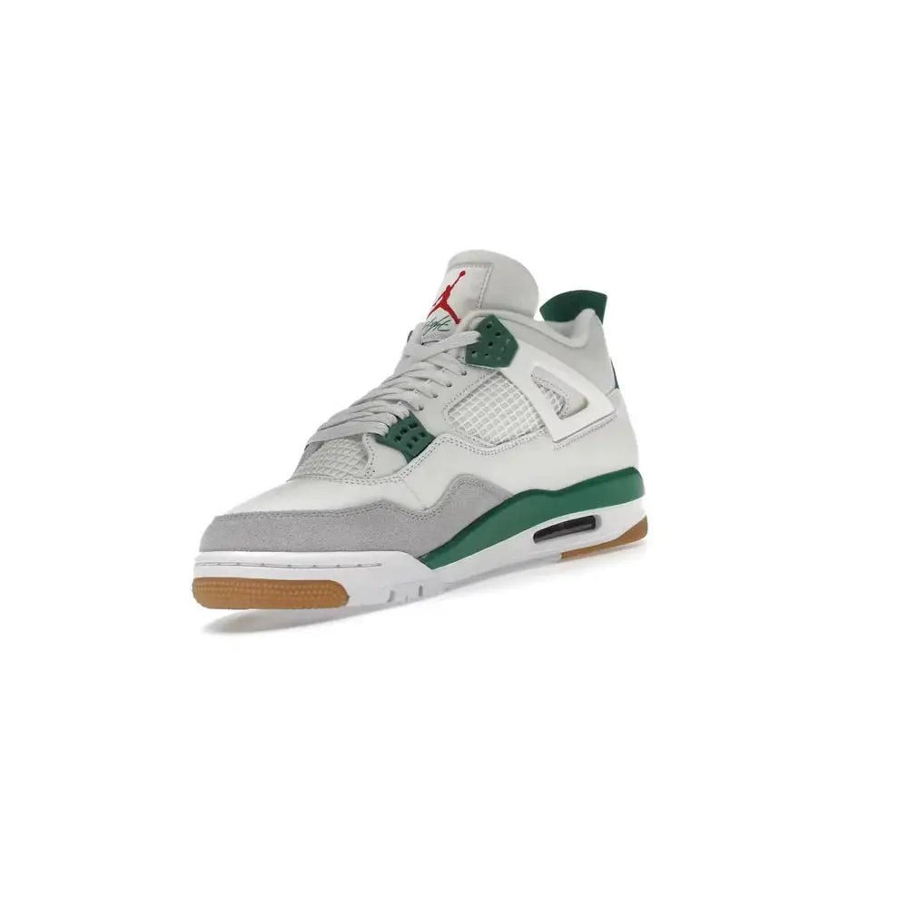 Sneakers J4 Rétro SB Vert de pin NEUTRAL.co